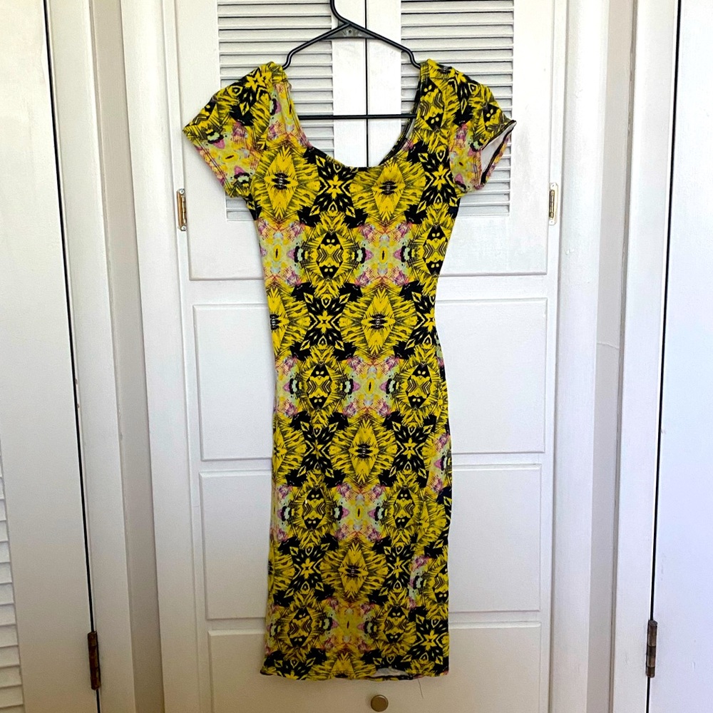 Cute bodycon dress XS, yellow with pattern